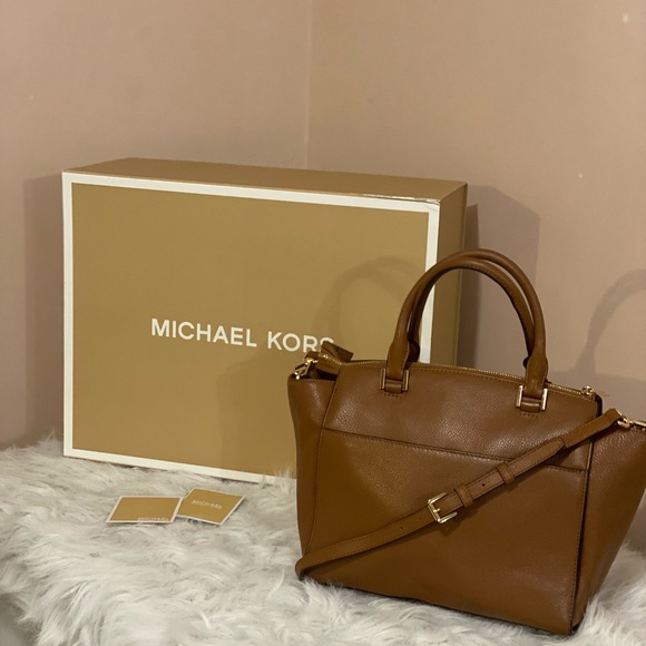 AUTHENTIC Michael Kors purse. - Picture 3 of 7